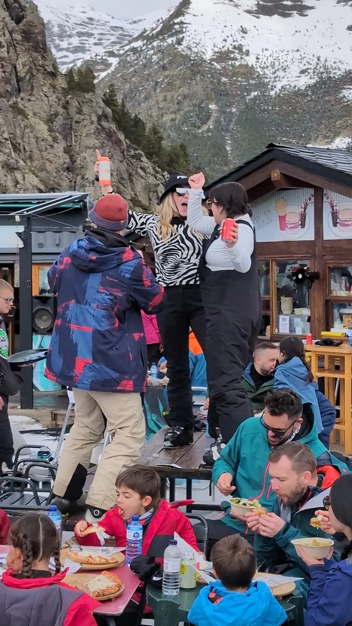 Outdoor après bar in the snow, Arinsal